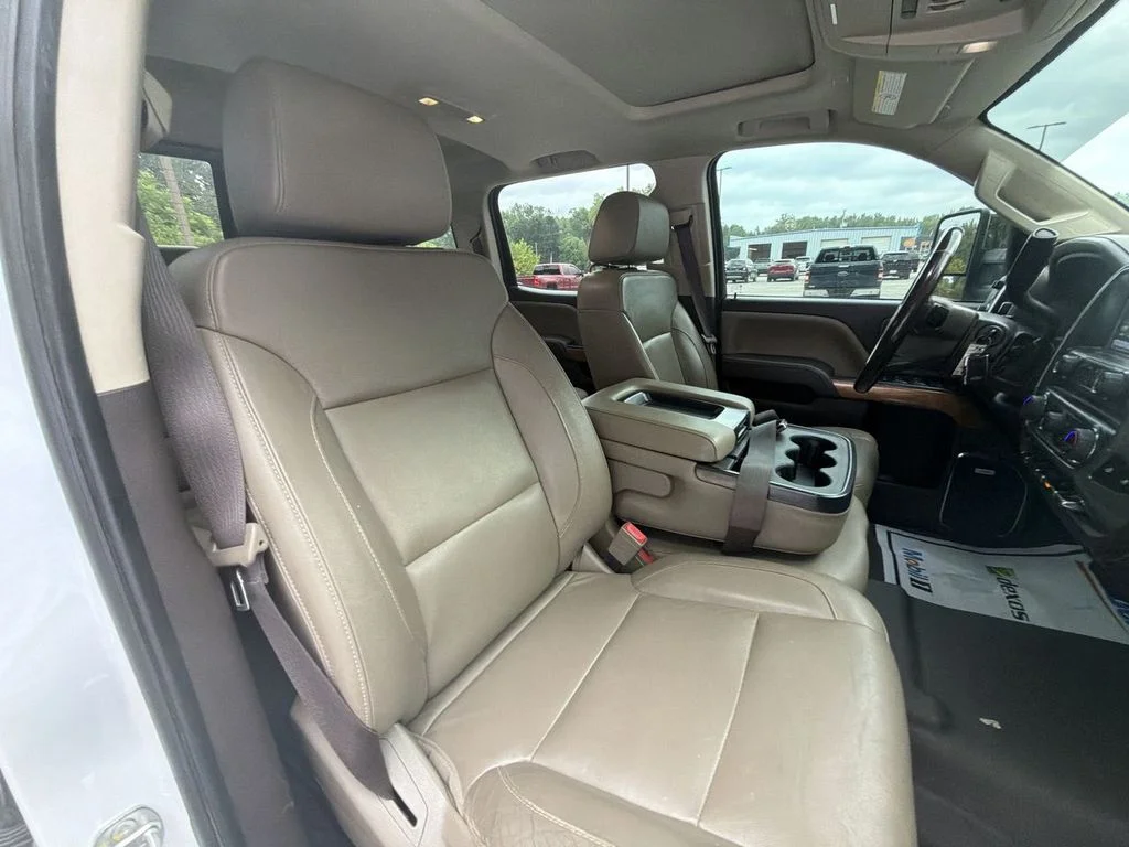 Used 2018 White Chevrolet LTZ image 27