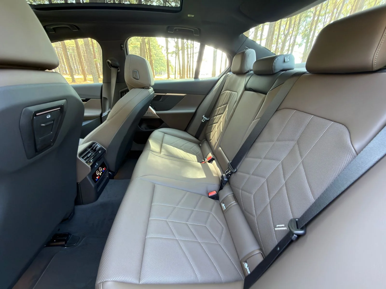 New 2026 Oxide Grey Metallic BMW 530i xDrive image 14