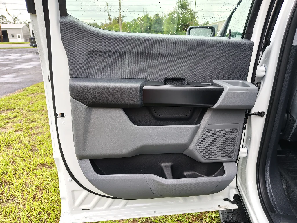 New 2026 Oxford White Ford XL image 13