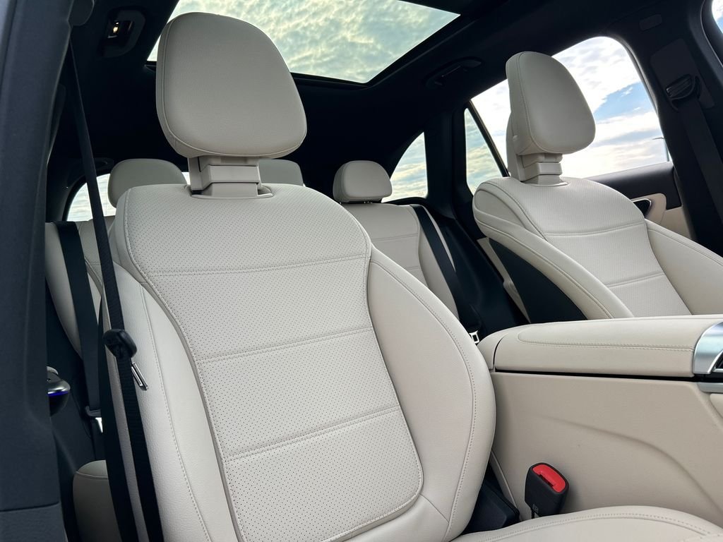 New 2027 Starling Blue Metallic Mercedes-Benz GLC 300 image 27