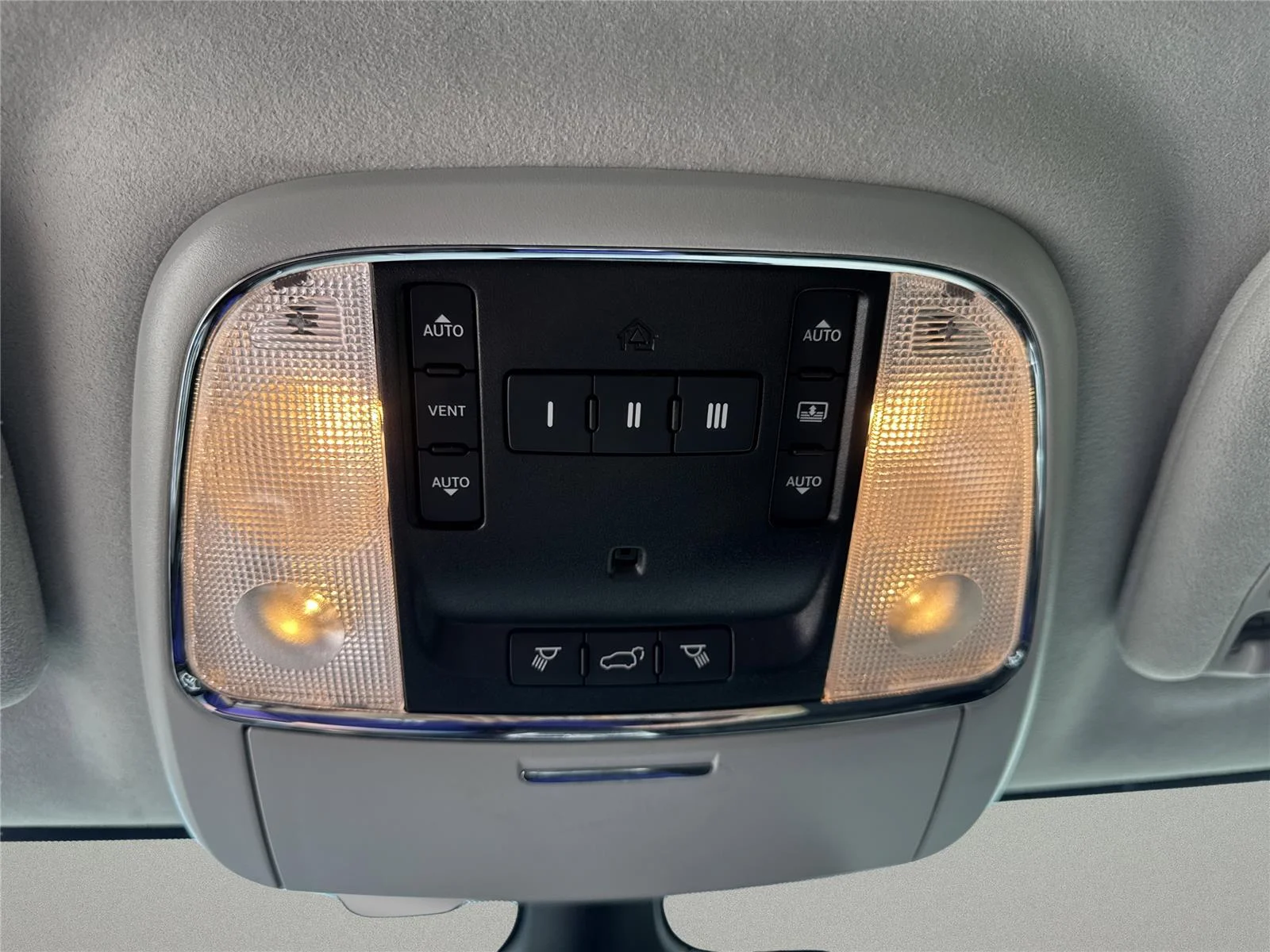 Used 2021 Ivory 3-Coat Jeep Summit image 25