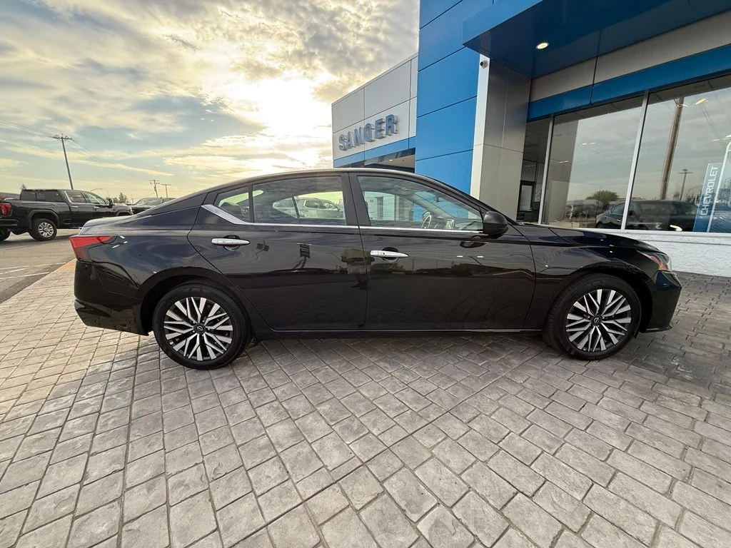 Used 2025 Black Nissan 2.5 SV image 14