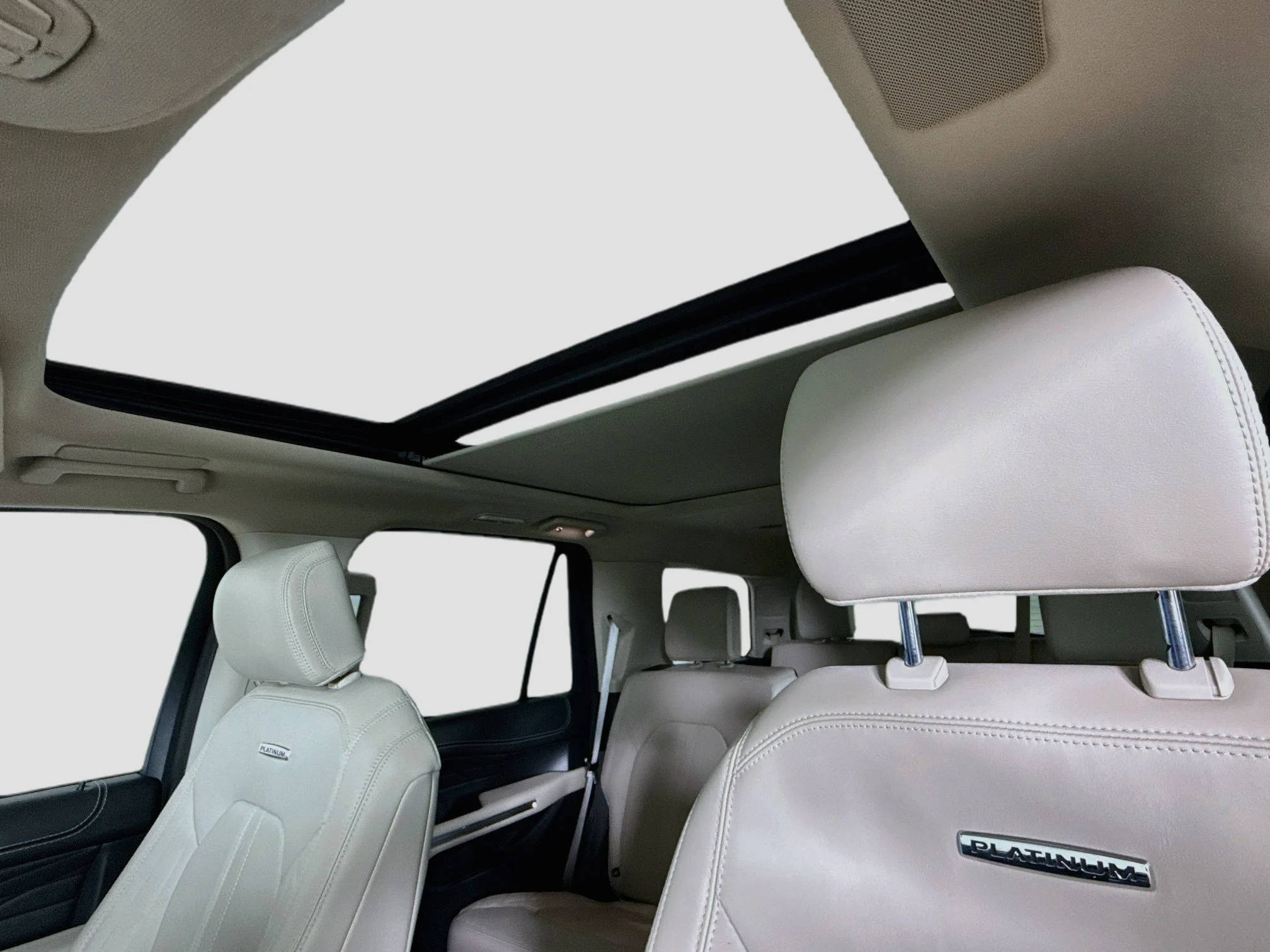 Used 2023  Ford Platinum image 24