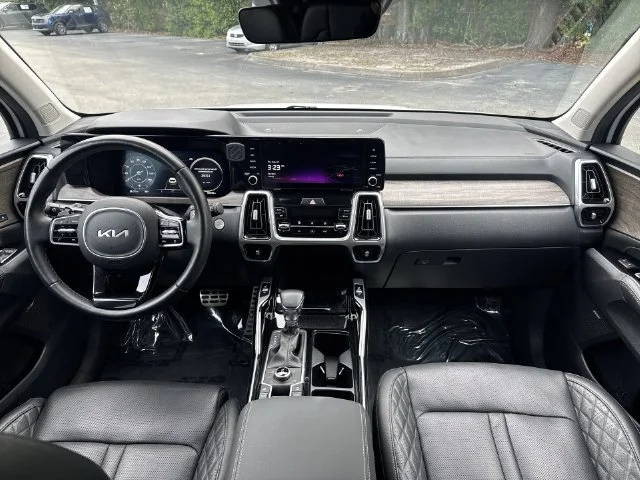 Used 2023 White Kia X-Line SX Prestige image 9