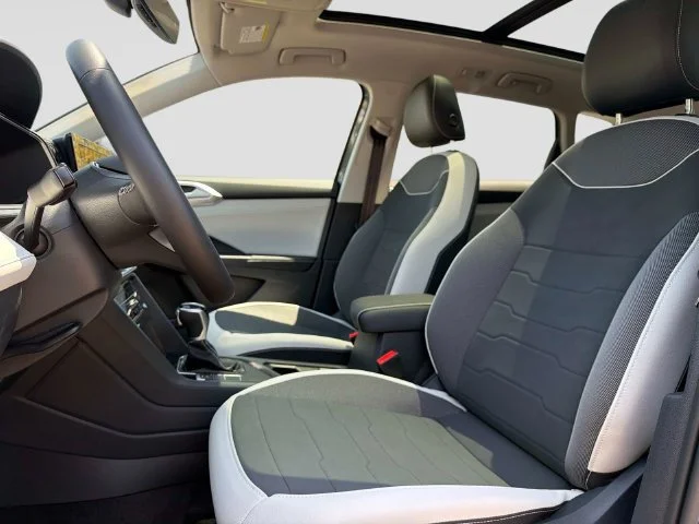 New 2026 Platinum Gray Metallic Volkswagen SE image 19