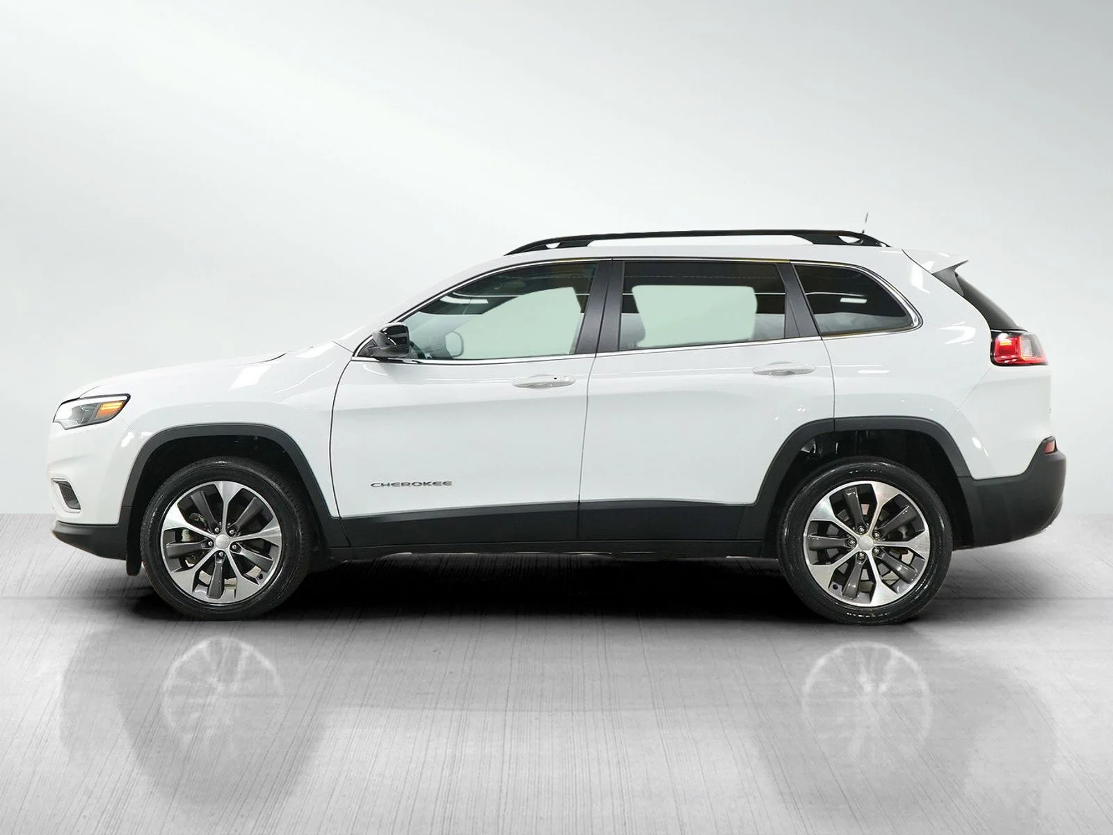 Used 2022 Jeep Cherokee Limited with VIN 1C4PJMDX6ND521895 for sale in Hopkins, Minnesota