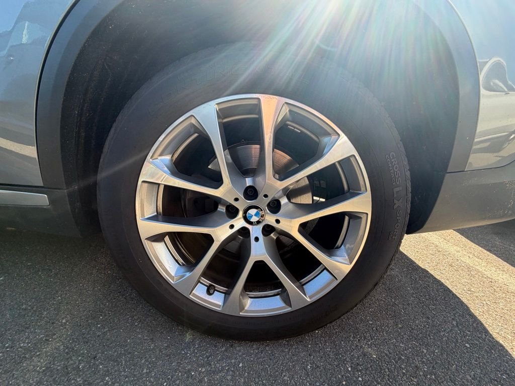 Used 2024 Skyscraper Grey Metallic BMW xDrive40i image 5