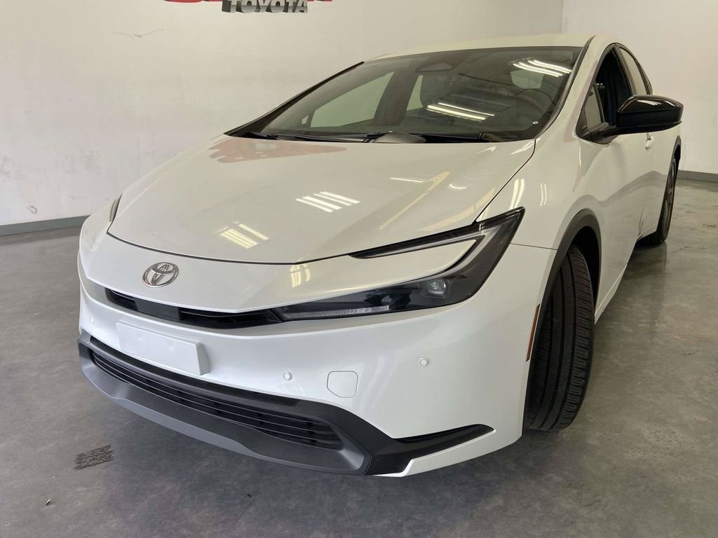 Used 2025 Beige Toyota LE image 7