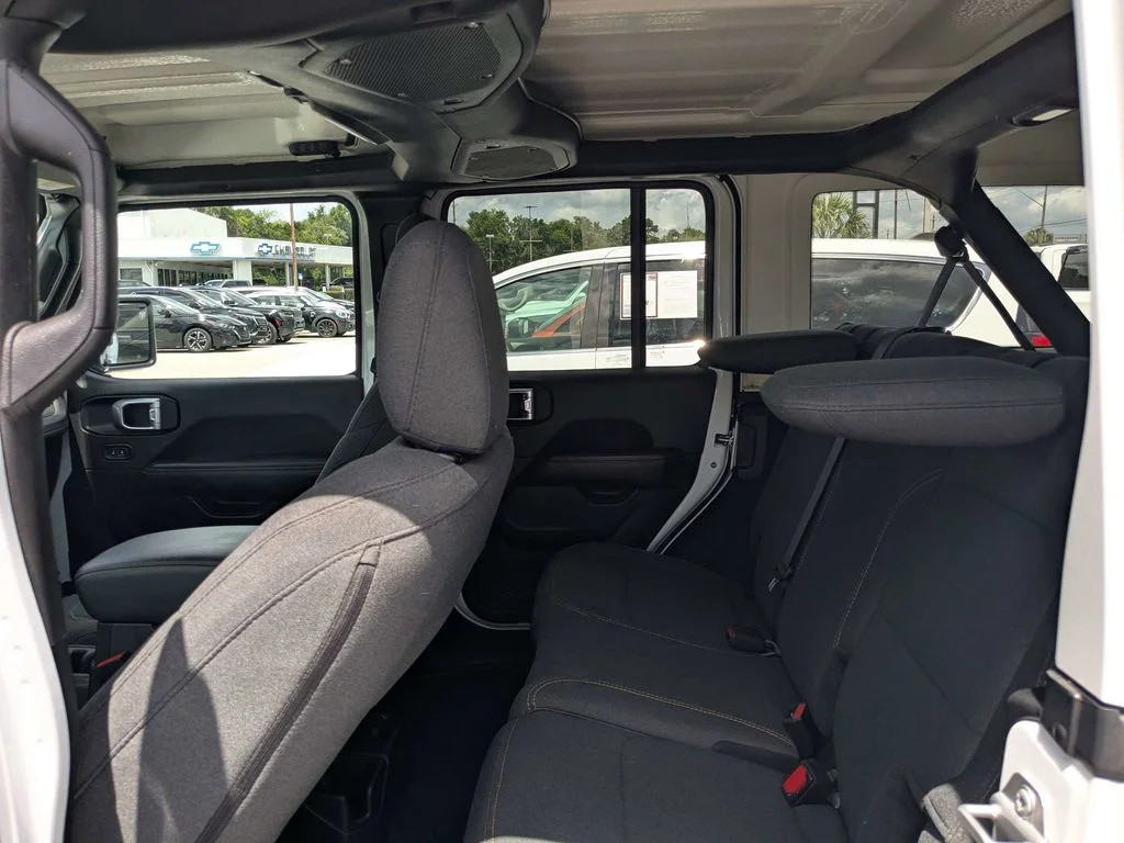 2025 Jeep Wrangler 4-Door Sahara - Photo 12