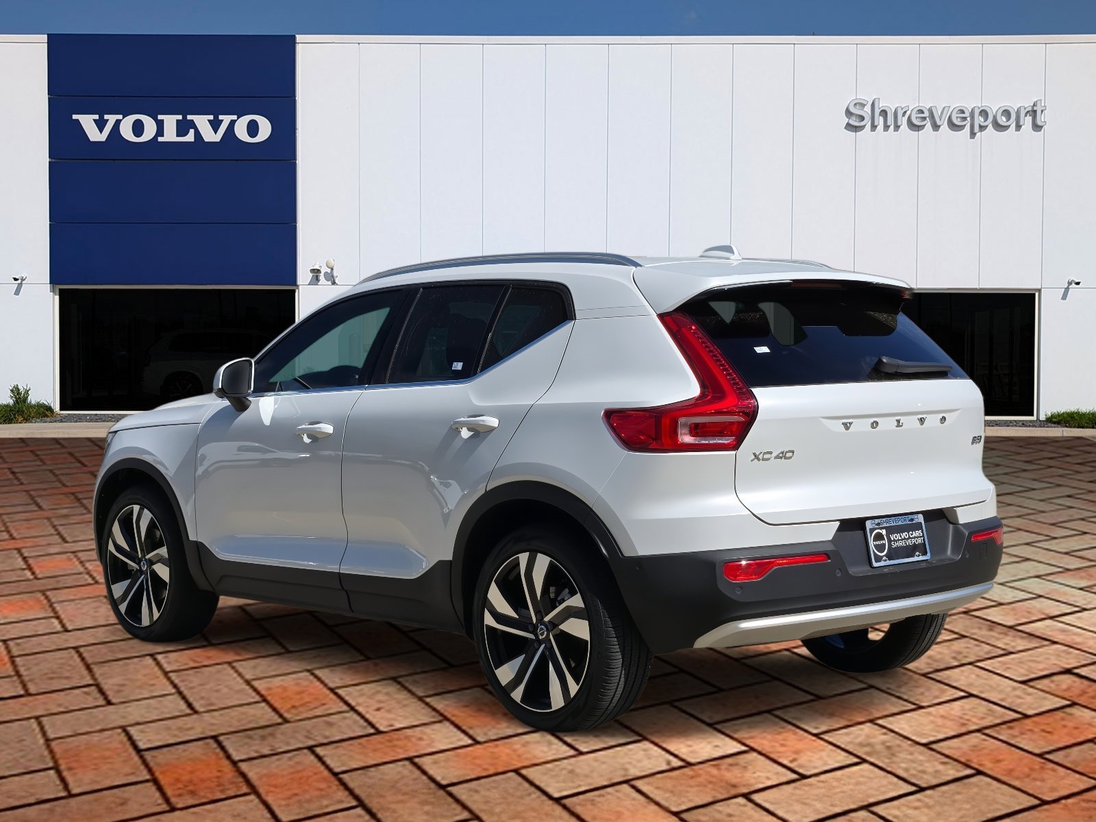Used 2023 Crystal White Volvo Ultimate Bright Theme image 6