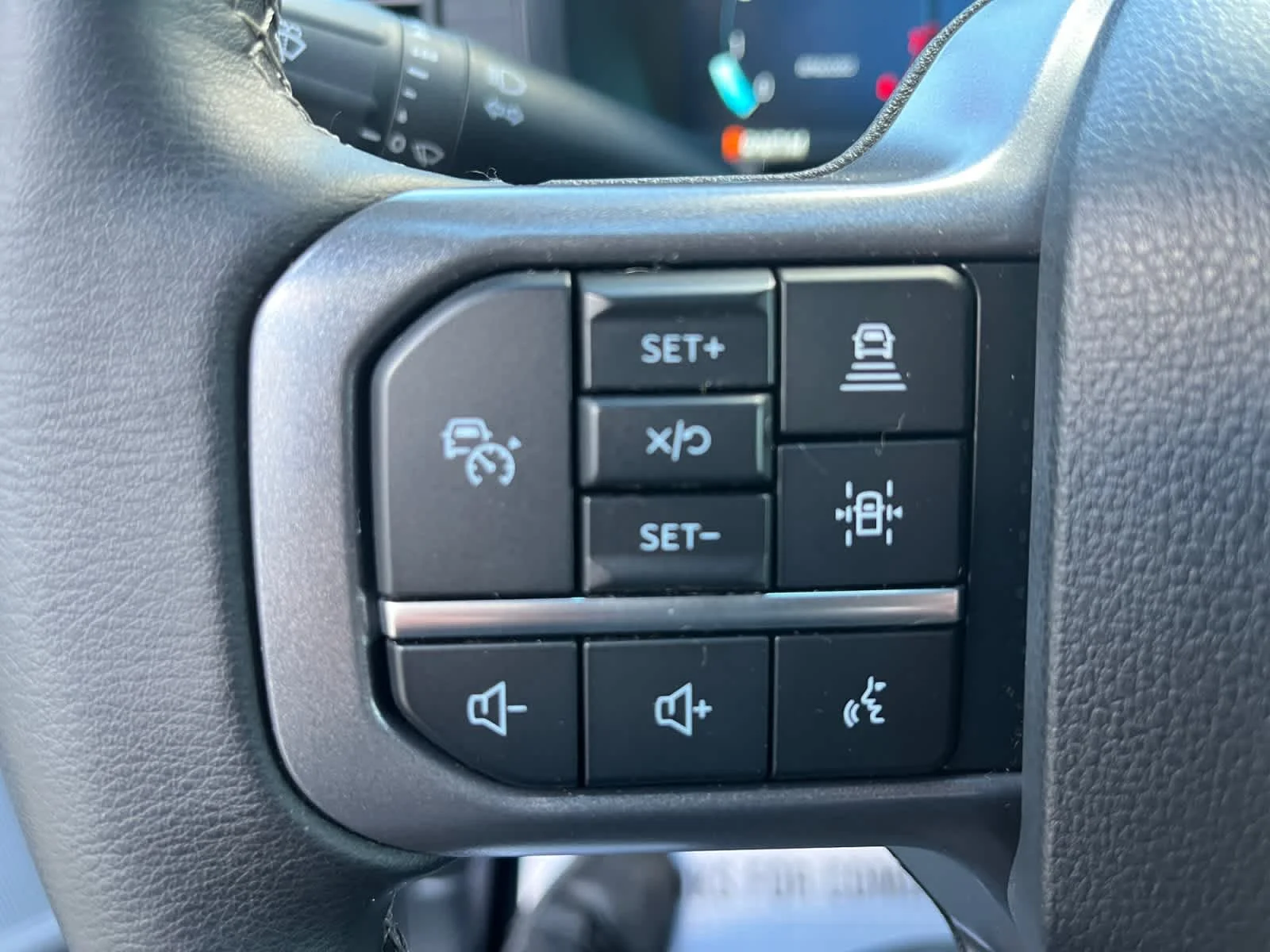 Used 2024 Avalanche Ford XLT image 21