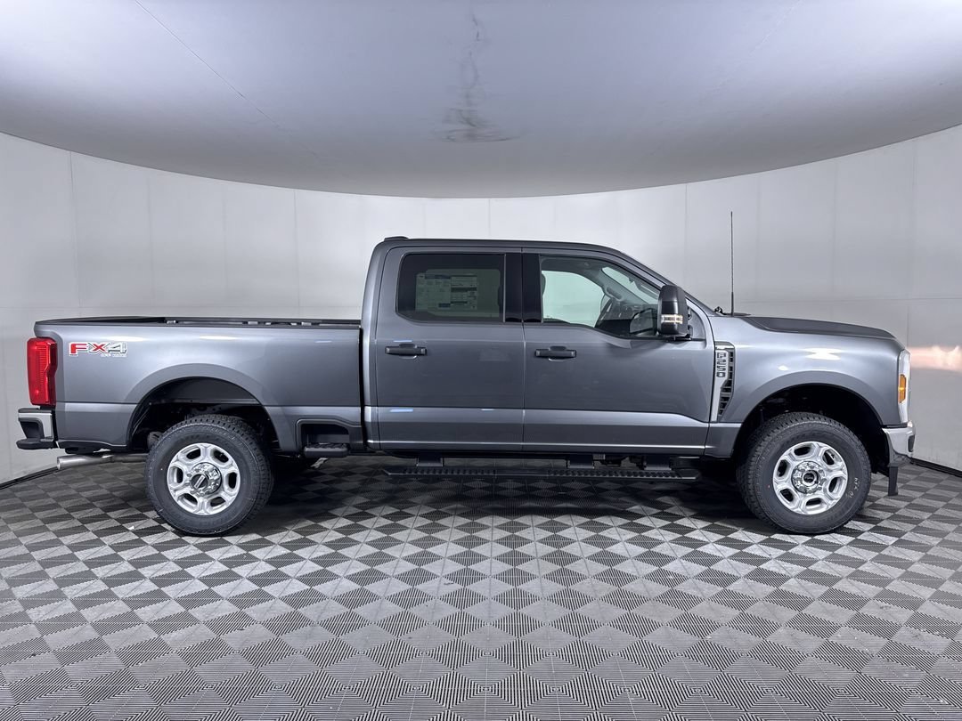 New 2026 Carbonized Gray Metallic Ford XLT image 10