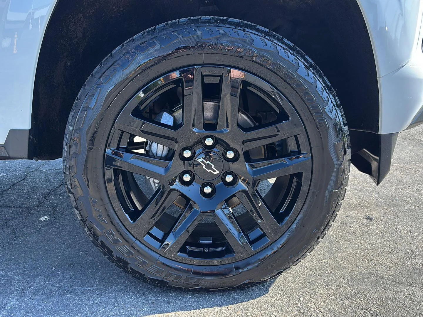 Used 2024 Summit White Chevrolet Z71 image 9