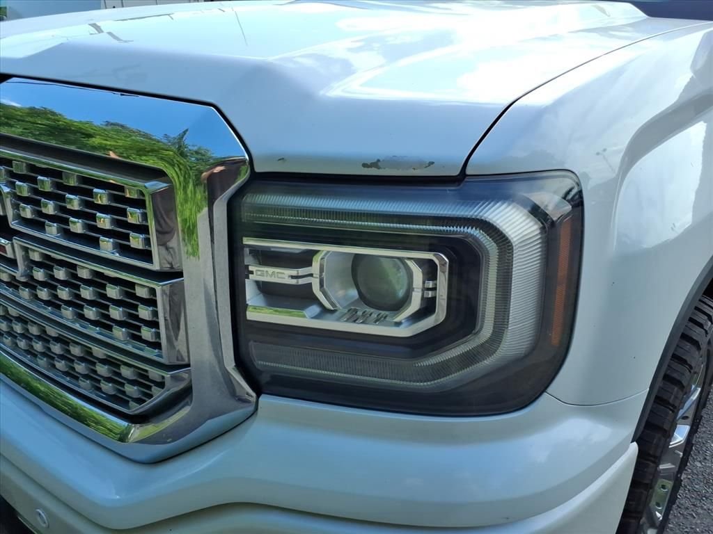 Used 2017 White GMC Denali image 10