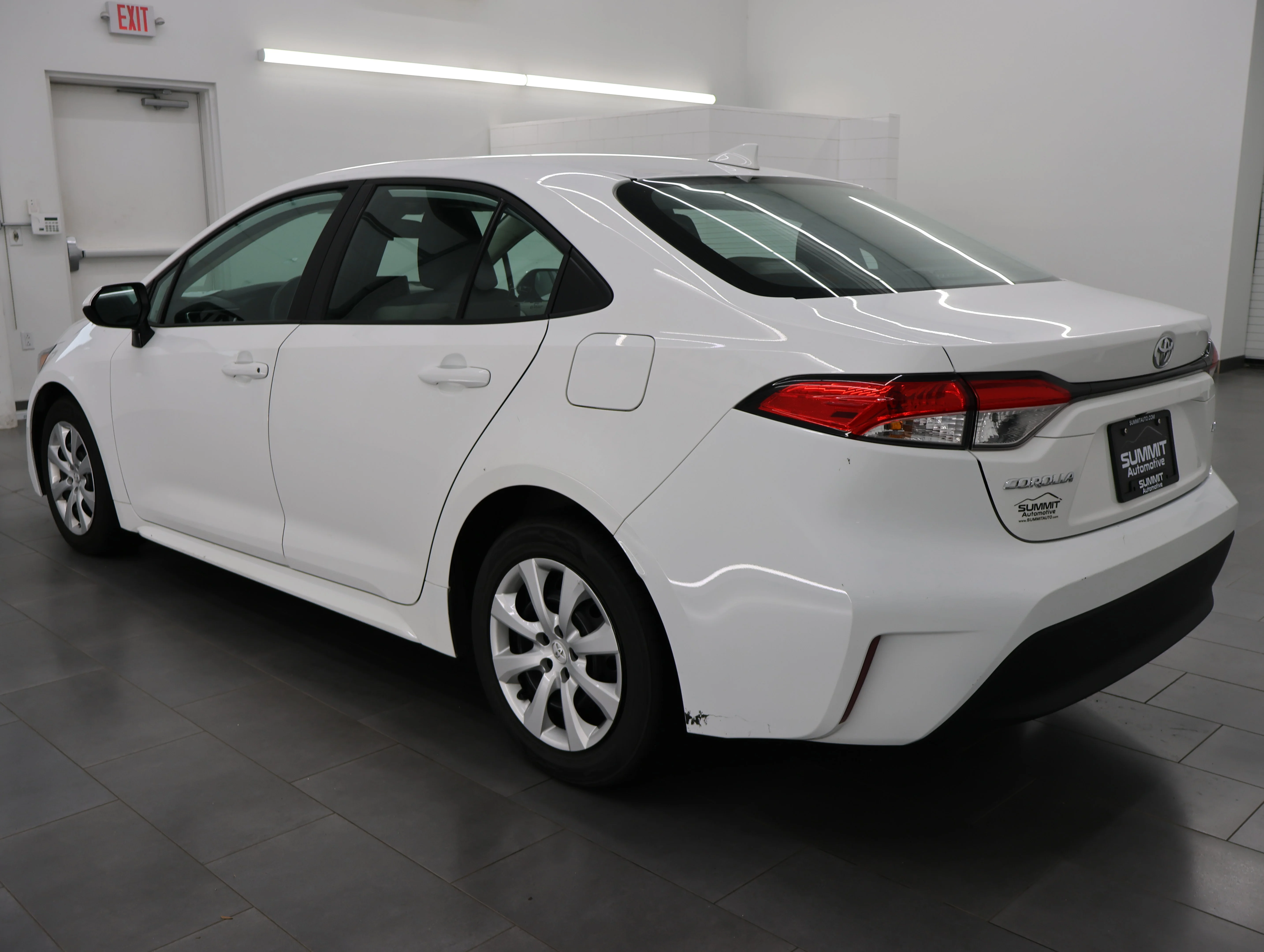 Used 2024 Ice Cap Toyota LE image 6