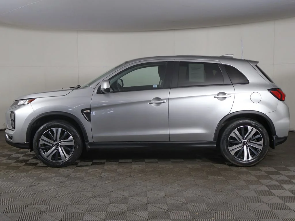 Used 2023 Silver Mitsubishi 2.0 ES image 12