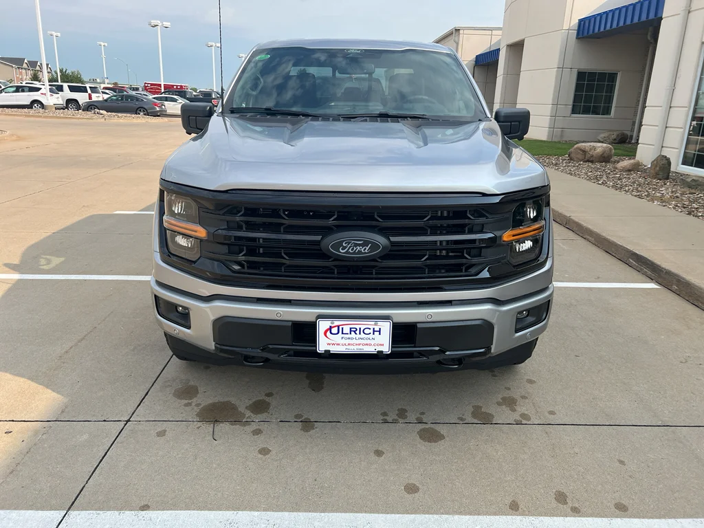 New 2026 Iconic Silver Metallic Ford XLT image 4