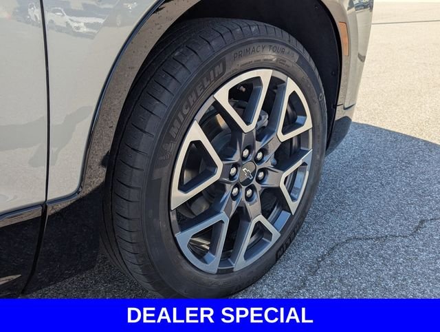 Used 2025 Gray Chevrolet RS image 31