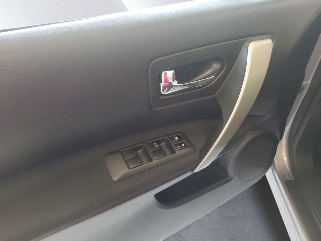 Used 2015 Gray Nissan S image 9