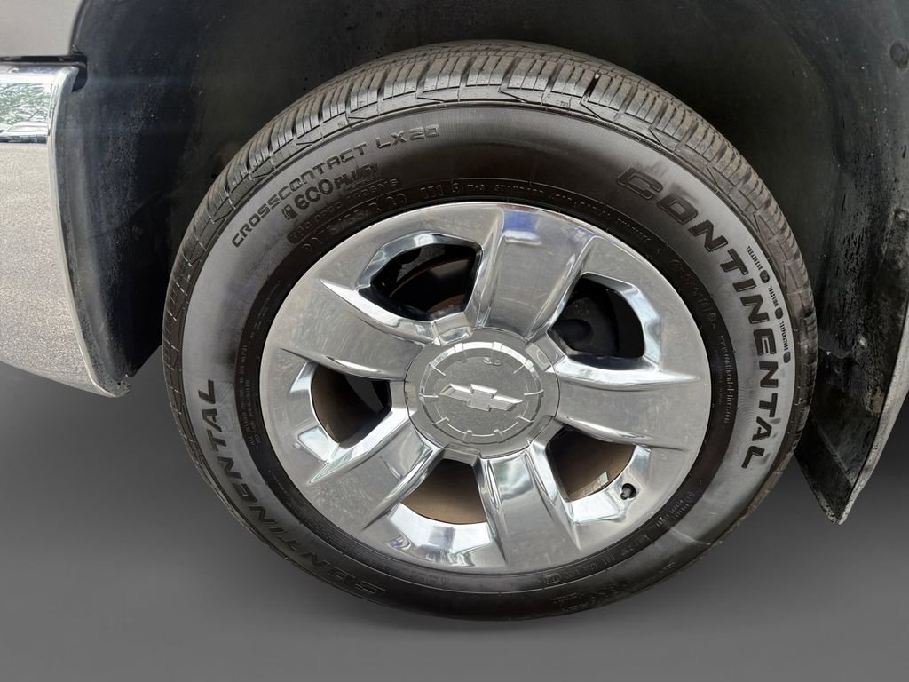 Used 2009 Gray Chevrolet 2HY image 15