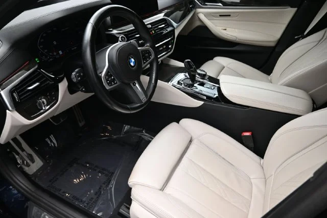 2023 BMW 5 Series M550i - Photo 17