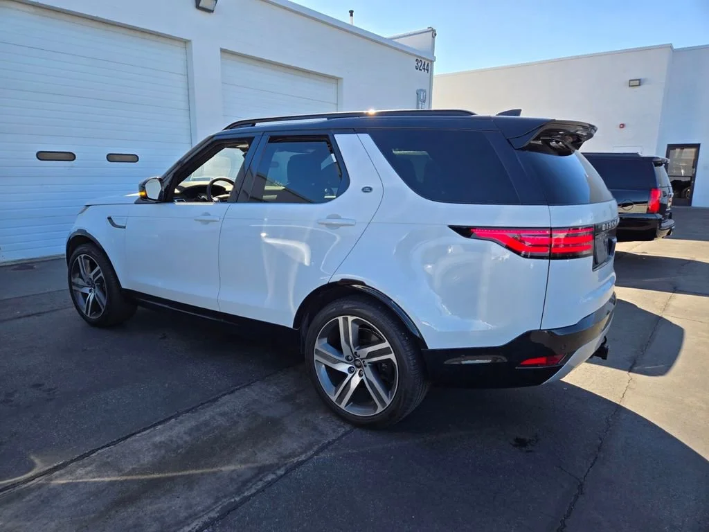 Used 2023 White Land Rover Metropolitan Edition image 3
