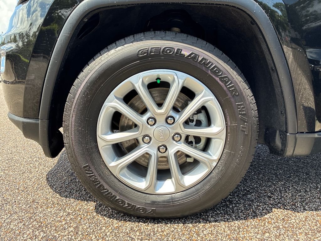 Used 2022 Black Jeep Laredo E image 10