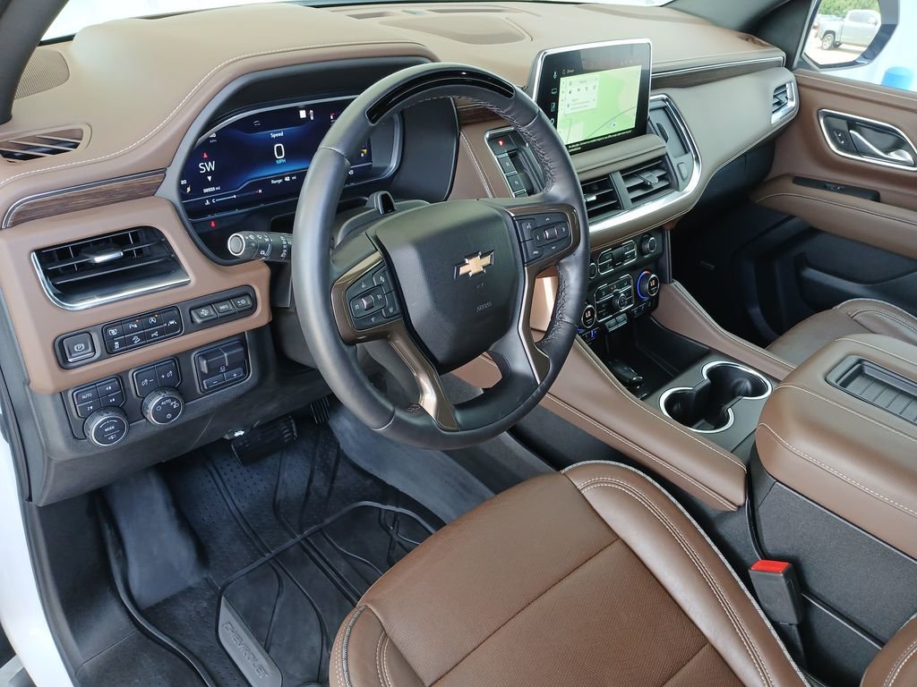 Used 2023 Iridescent Pearl Tricoat Chevrolet High Country image 10