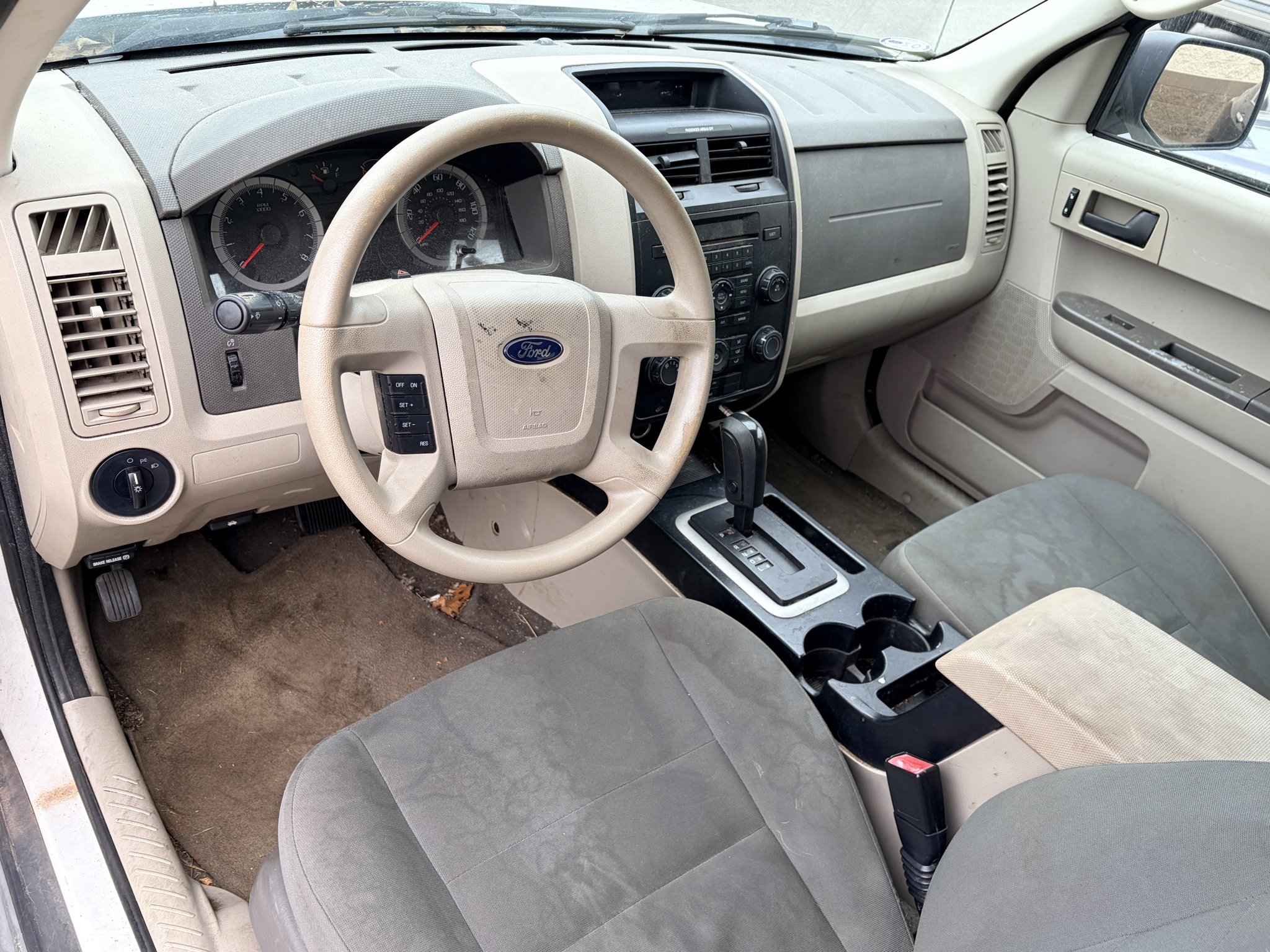 Used 2010 Oxford White (Fleet) Ford XLS image 10