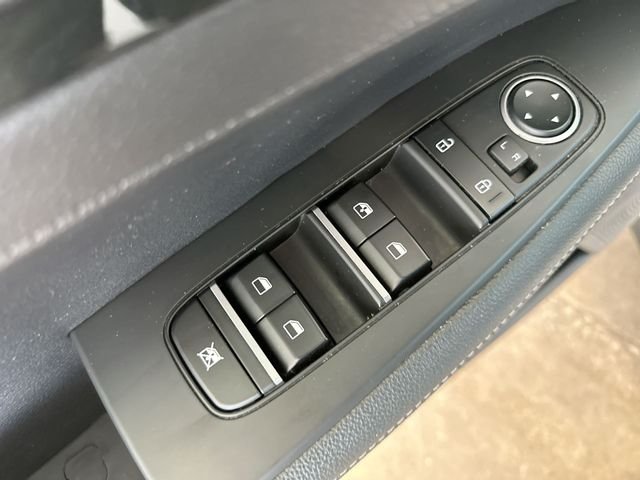 Used 2023 White Kia GT-Line image 17