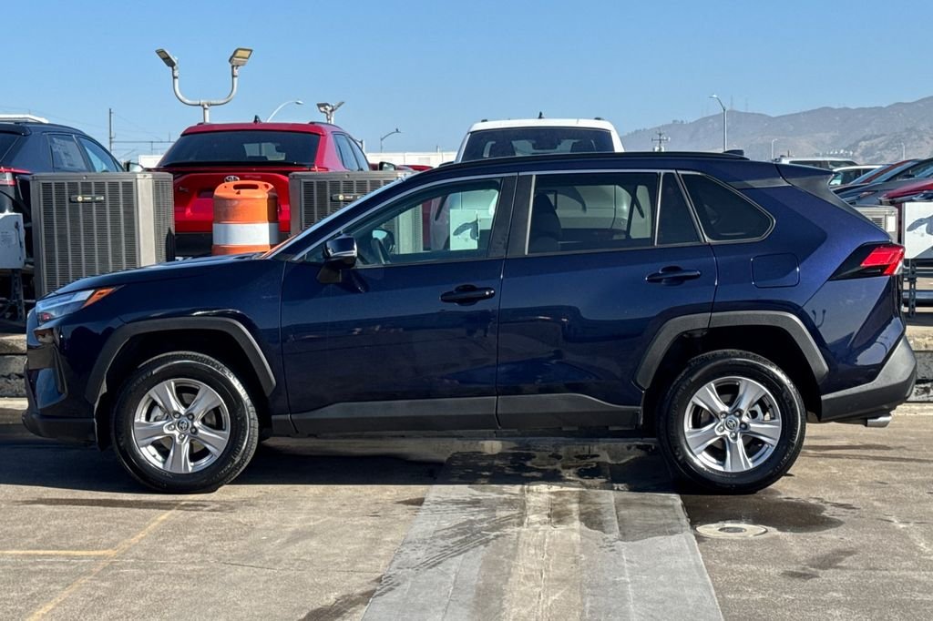Used 2025  Toyota XLE image 7