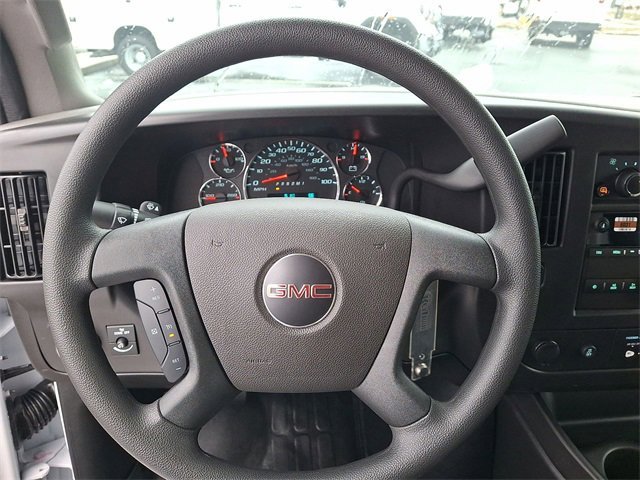 2025 GMC Savana Cargo Work Van - Photo 23