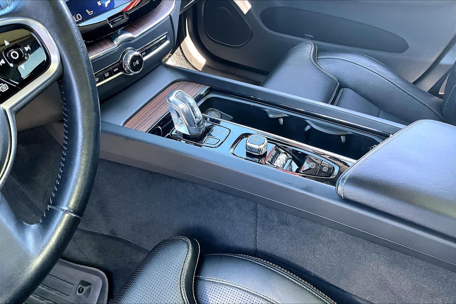 Used 2019 Osmium Grey Metallic Volvo Inscription image 16