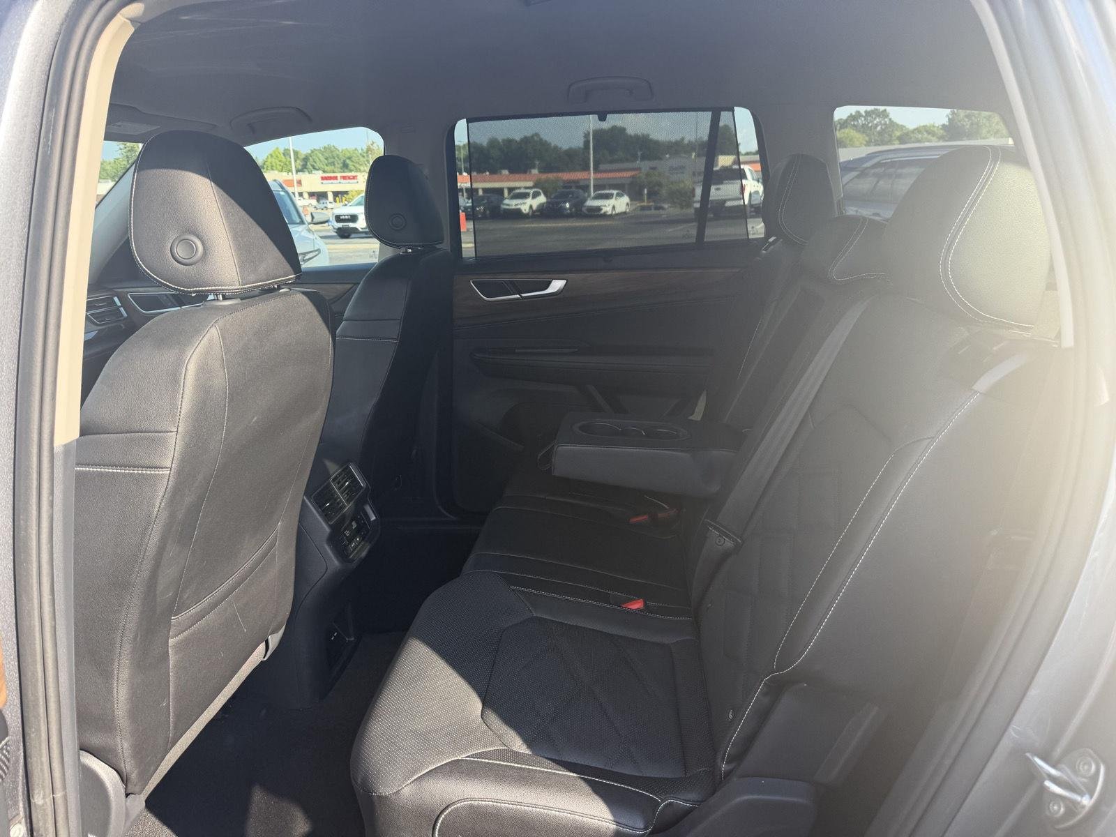 Used 2025  Volkswagen 2.0T SE w/Technology image 14