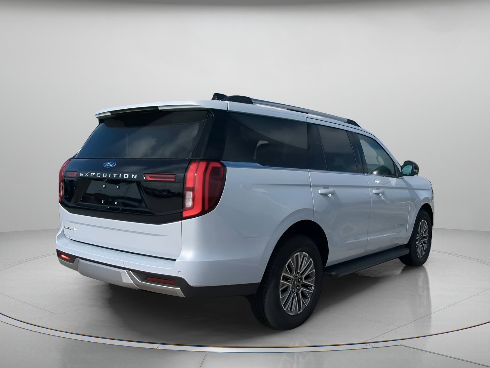 New 2026 Space Silver Metallic Ford Platinum® image 24