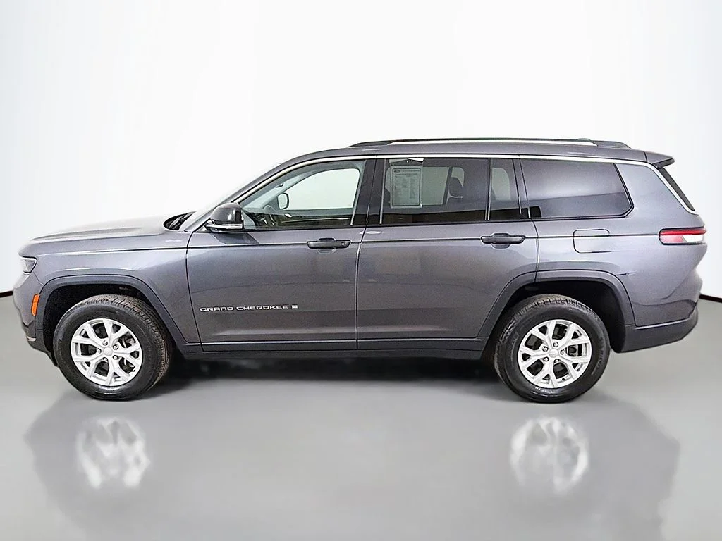 Used 2024 Metallic Jeep Limited image 16