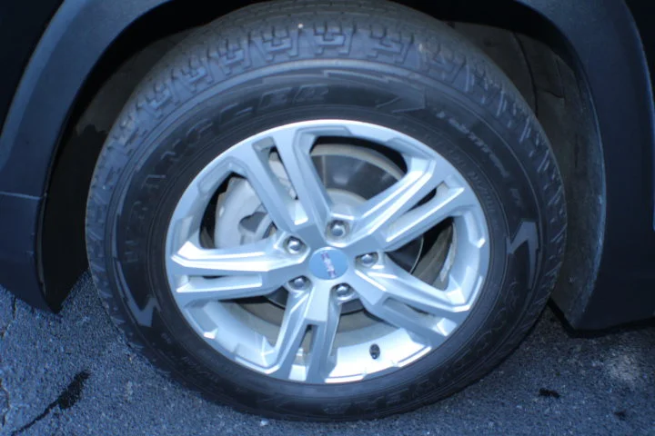Used 2022 EBONY TWILIGHT METALLIC GMC SLE image 5