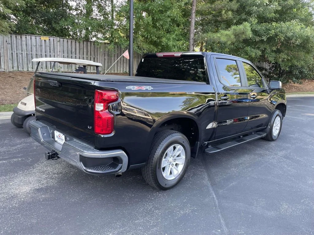 Used 2023 BLACK Chevrolet LT image 6