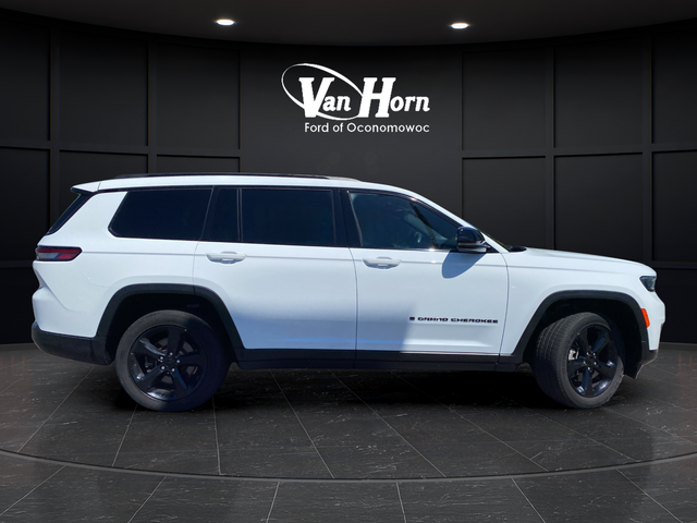 Used 2021 Bright White Clearcoat Jeep Altitude image 8