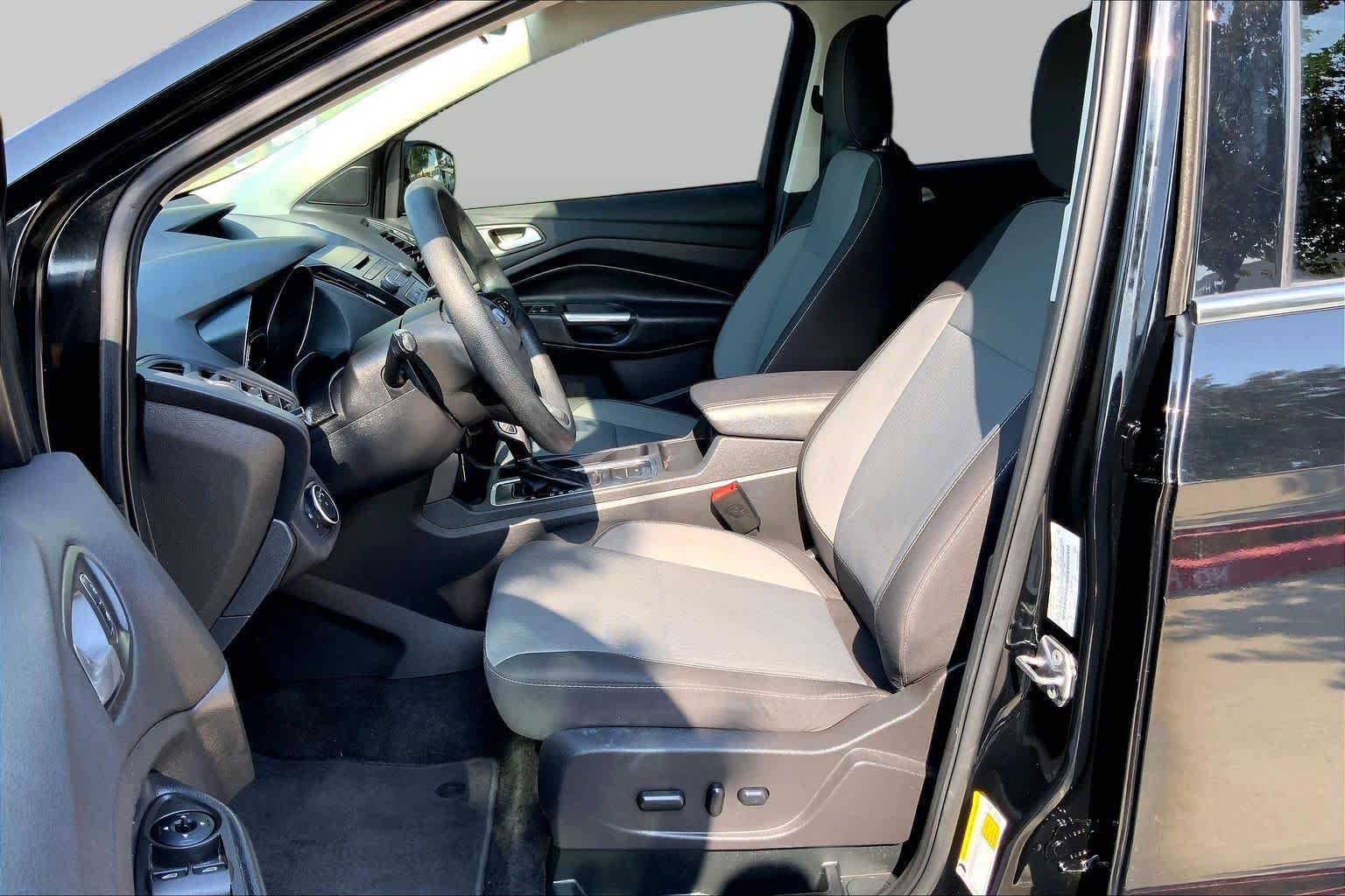 Used 2018 Shadow Black Ford SE image 8
