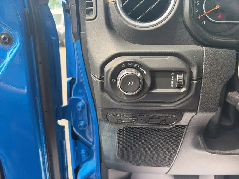 New 2026 Hydro Blue Pearl-Coat Exterior Paint Jeep Sahara image 19