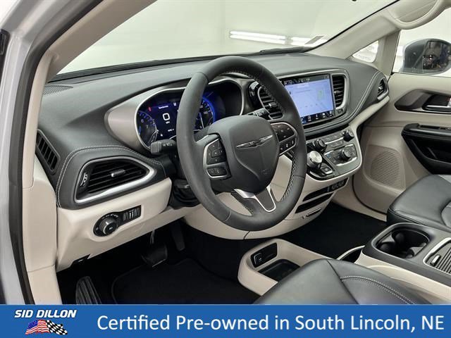 Used 2023 Silver Mist Clearcoat Chrysler Touring L image 13