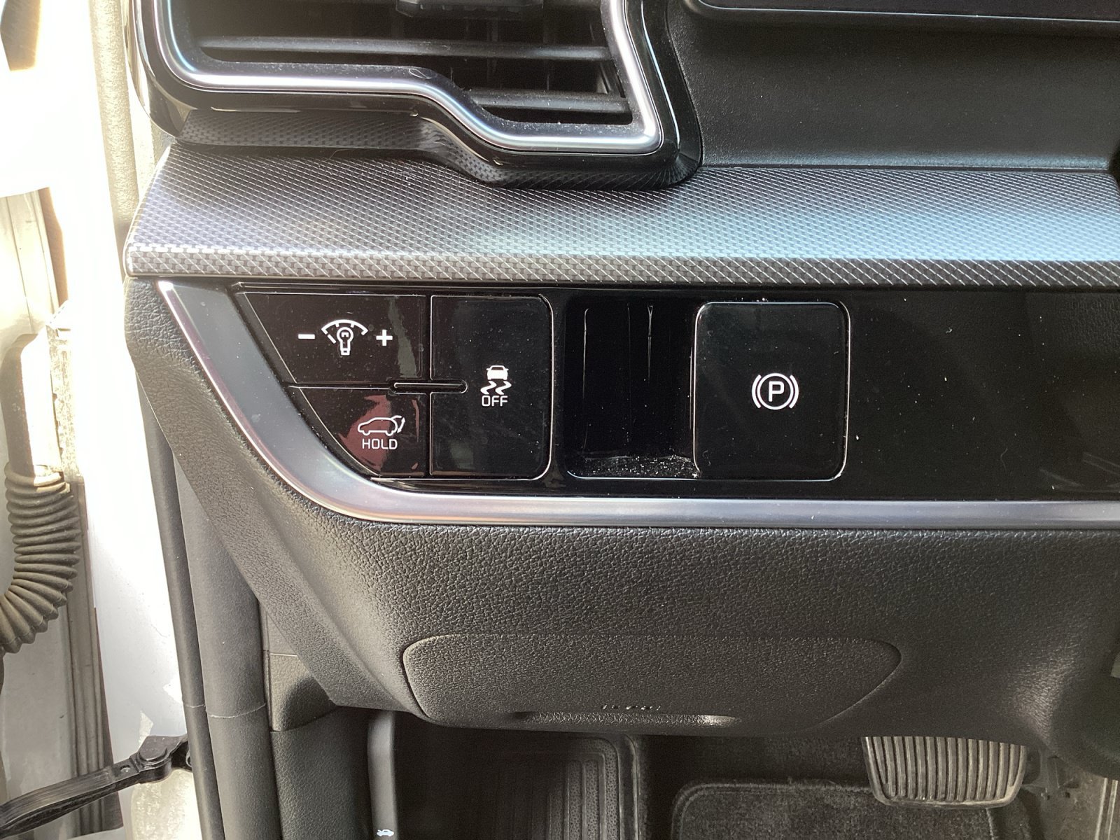 Used 2023 White Kia SX image 33