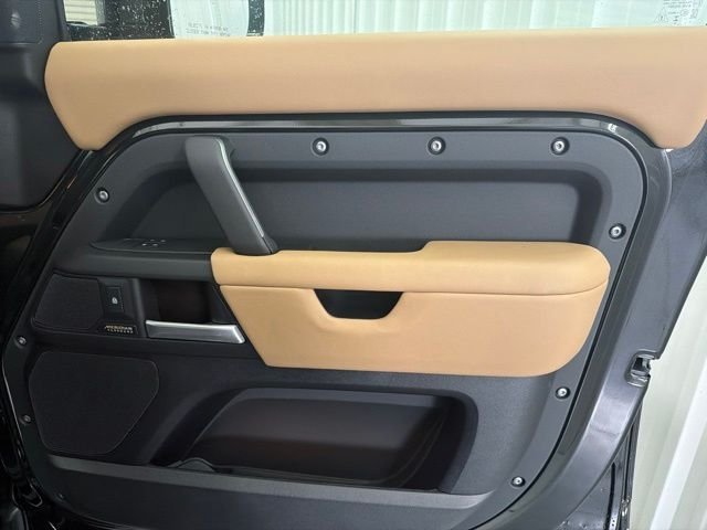 New 2026 Santorini Black Land Rover X-Dynamic SE image 21