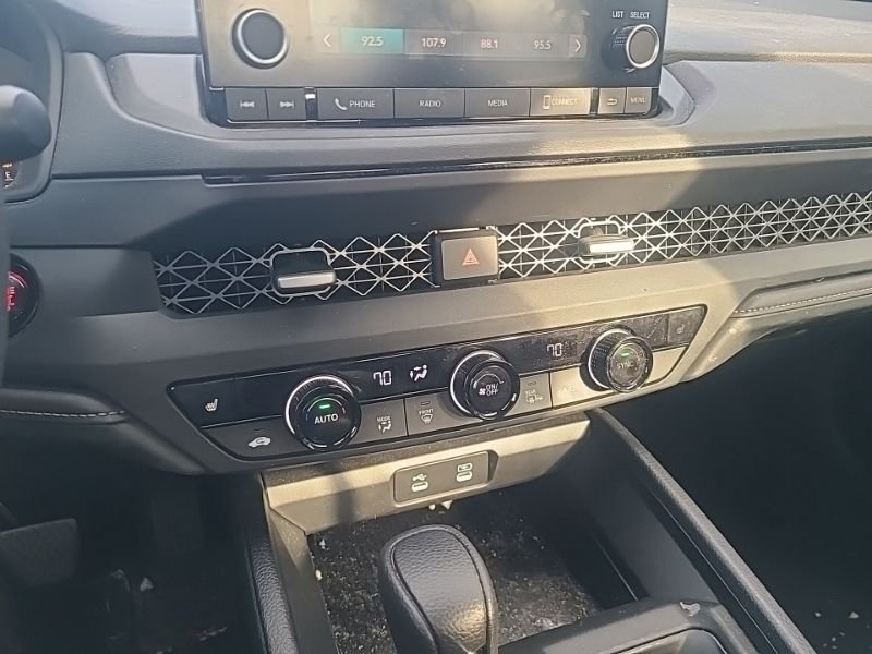 Used 2025  Honda SE image 16
