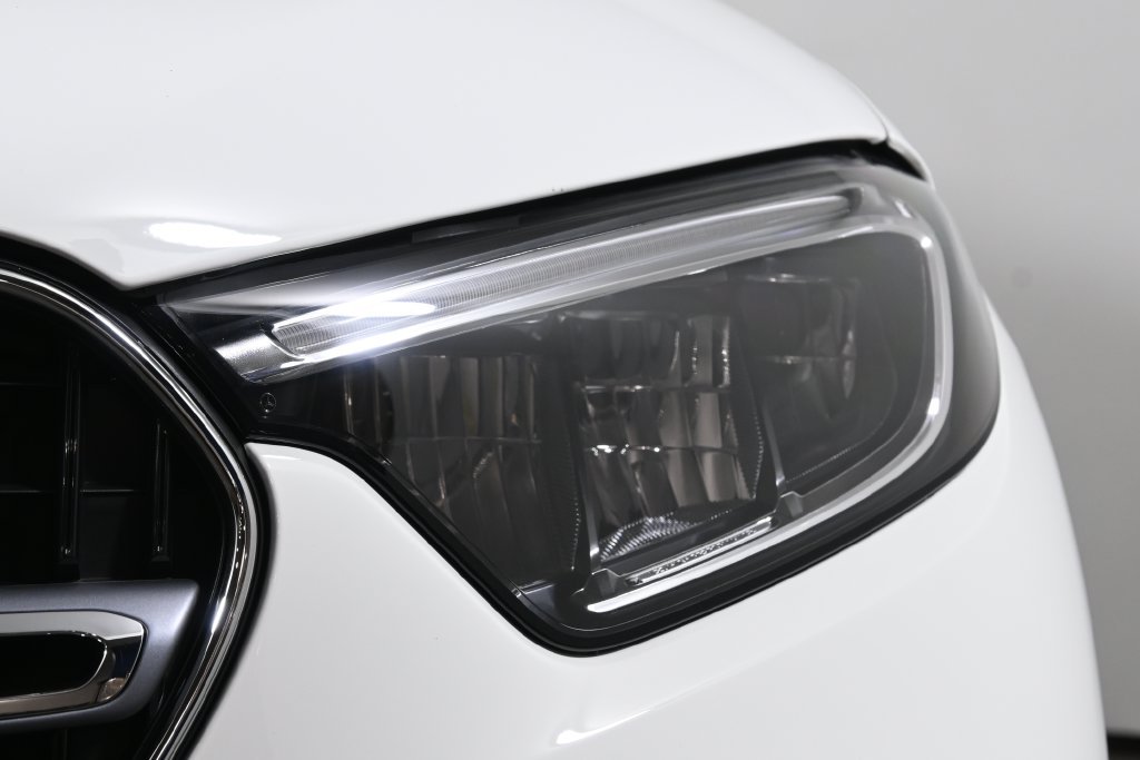 New 2027 Polar White Mercedes-Benz GLC 300 image 11