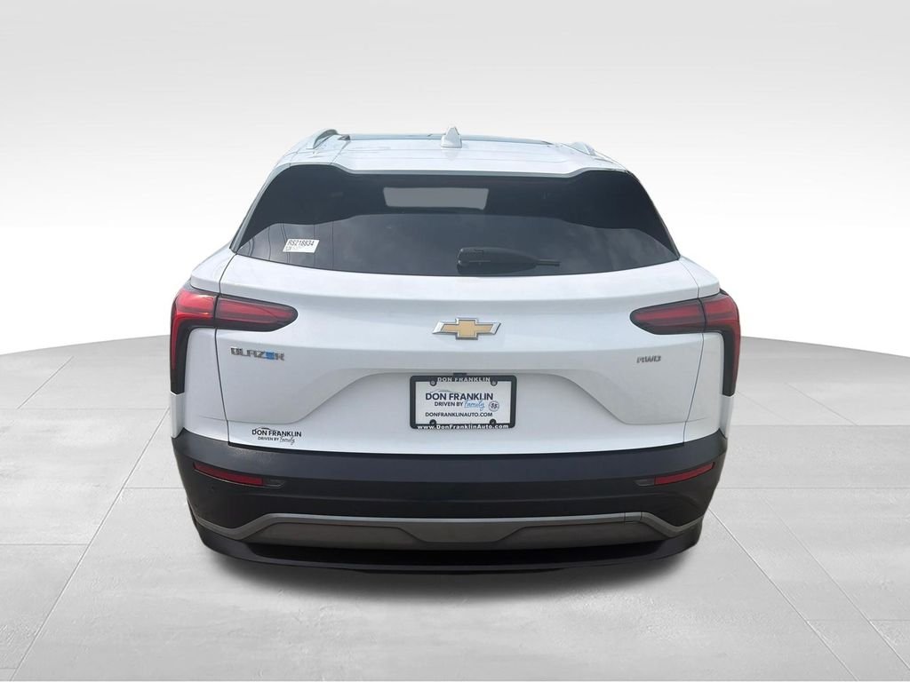 Used 2024 White Chevrolet LT image 4