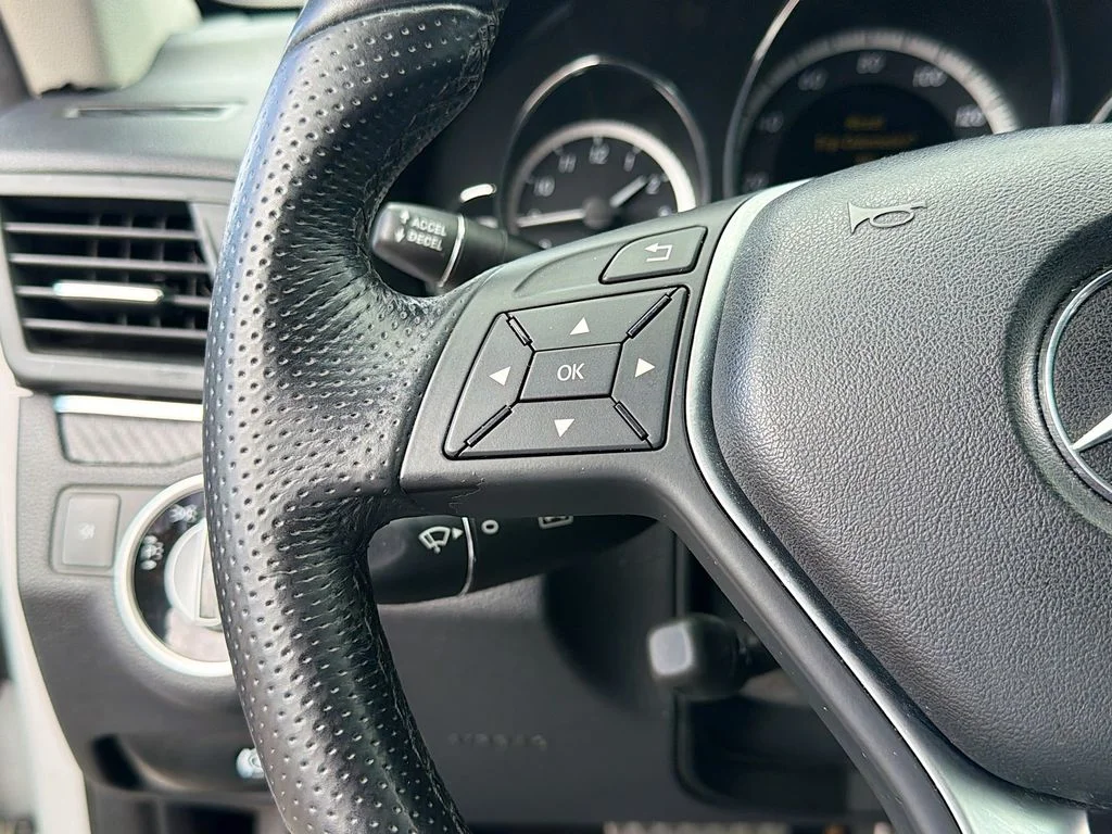 Used 2012  Mercedes-Benz E 350 image 32