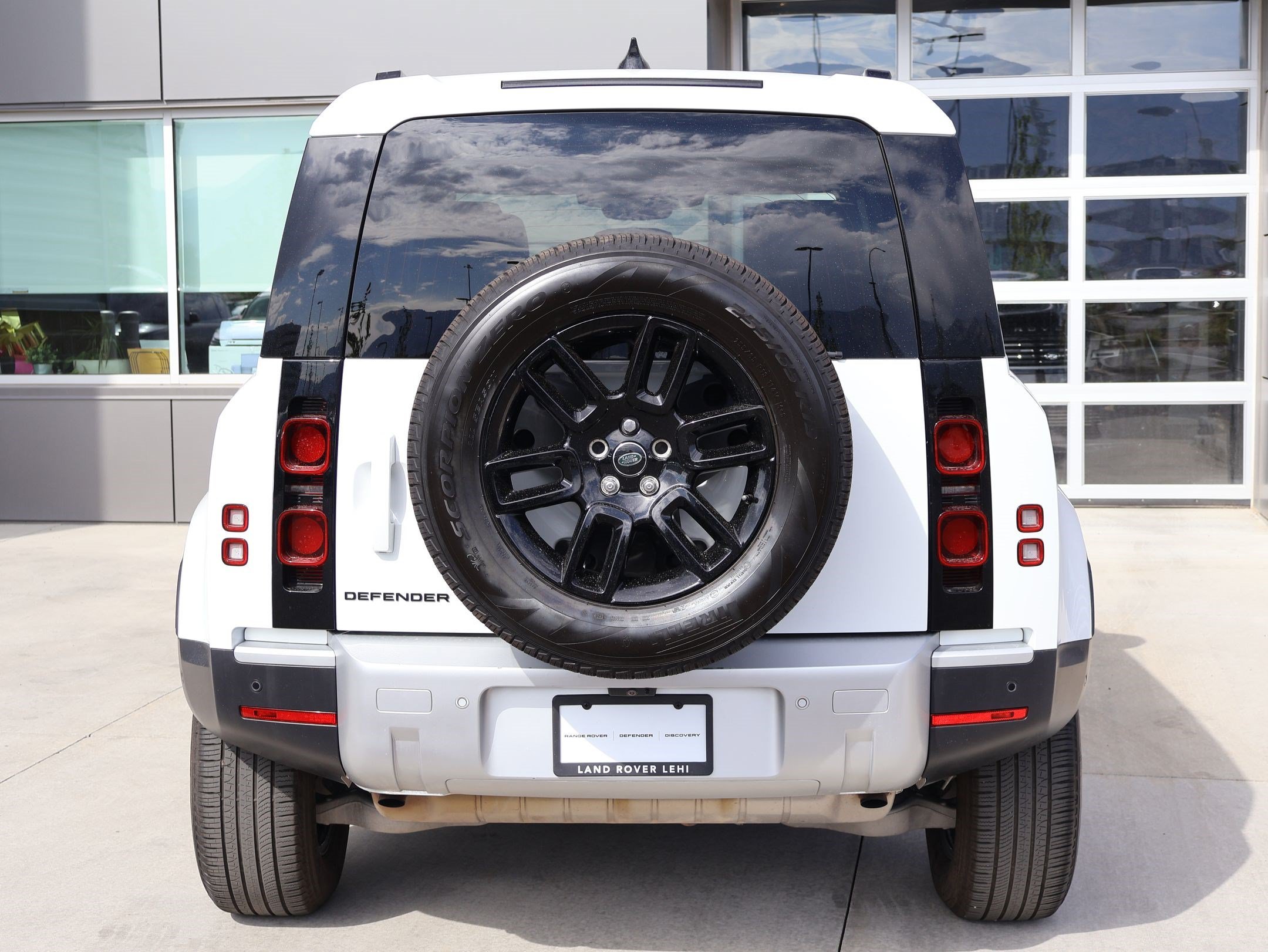Used 2025 Fuji White Land Rover 110 P300 S image 7