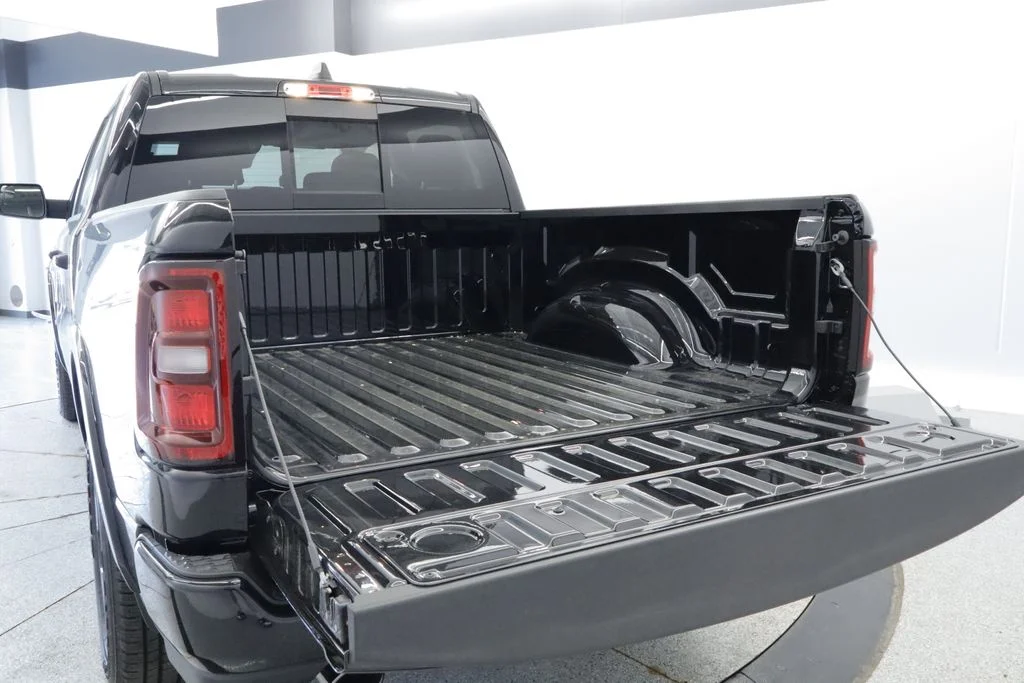 New 2026 Diamond Black Crystal Pearl-Coat Exterior Paint Ram Big Horn/Lone Star image 11